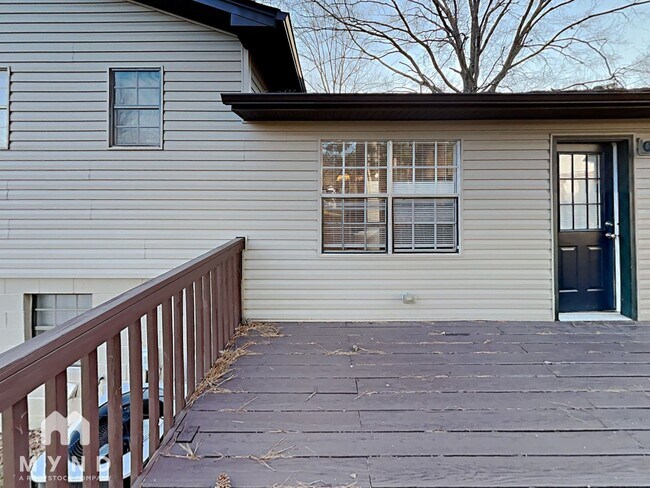 Building Photo - 5170 Hickory Dr NE