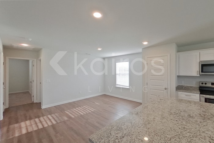 Building Photo - 137 Western Red Cedar Dr