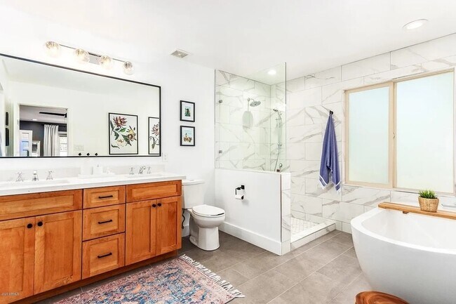 Building Photo - 8070 E Vía Bonita