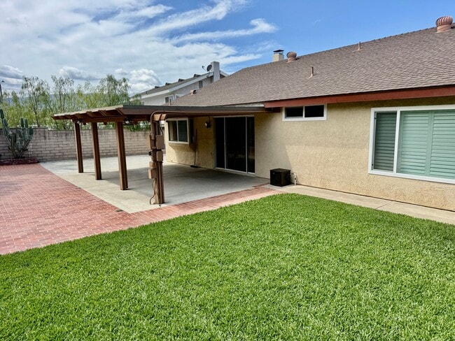 Building Photo - Nice Single Story Home