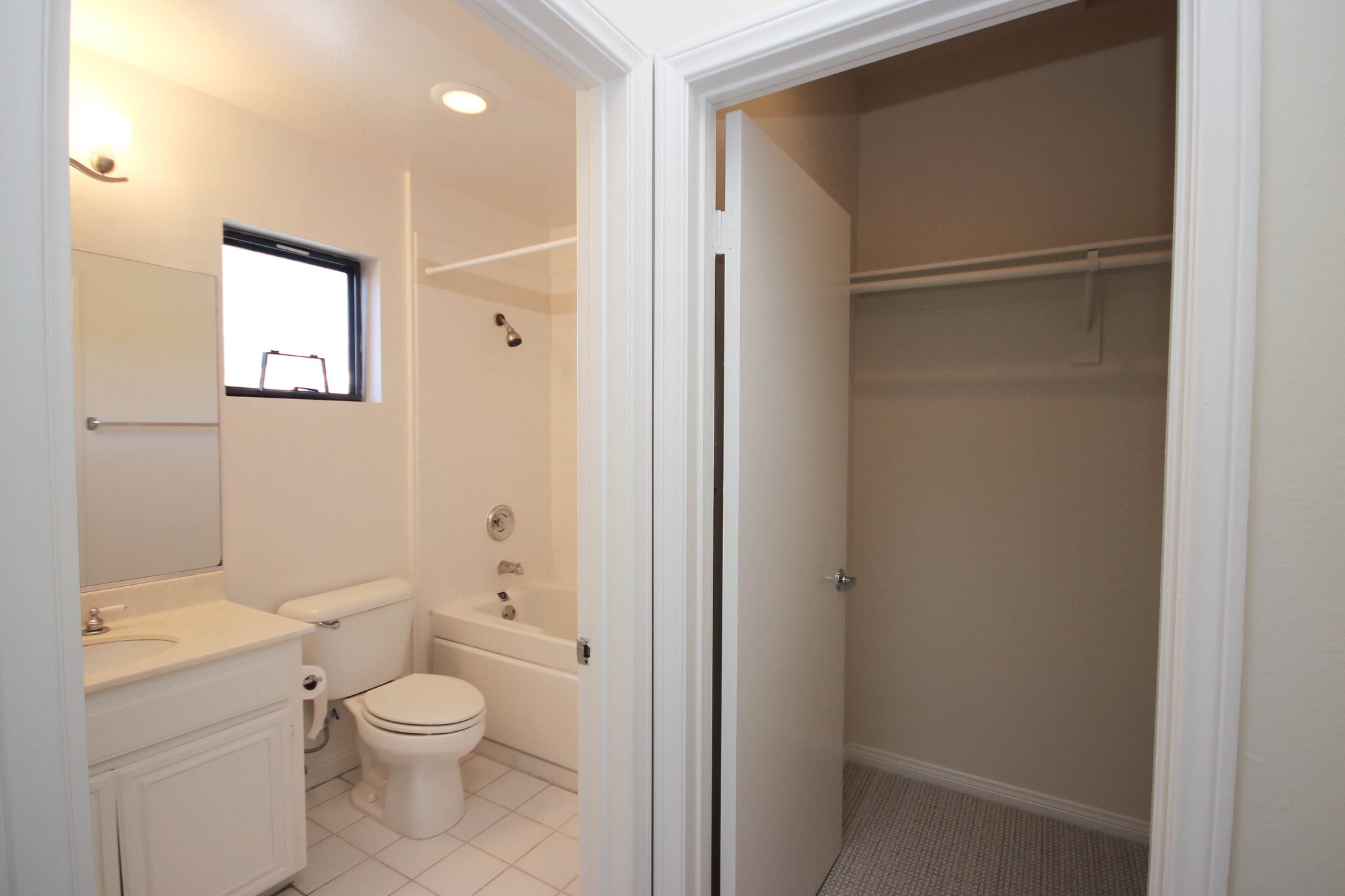 Building Photo - 111 S Oak Knoll Ave