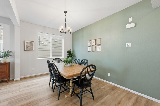 Building Photo - 5765 Mammoth Ln