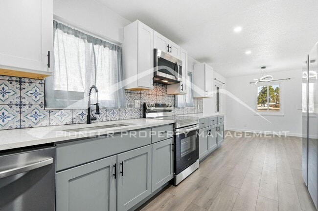 Building Photo - Charming Home with Washer/Dryer and Storage Shed