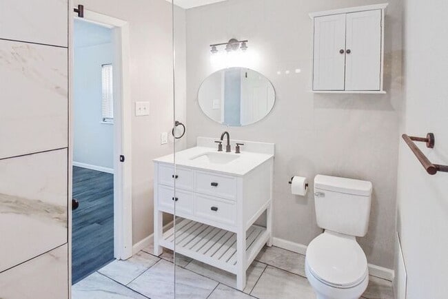 Building Photo - Available Now! Newly Remodeled 4 Bed 3 Bat...