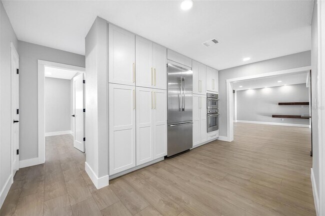 Building Photo - 1029 Bal Harbour Dr