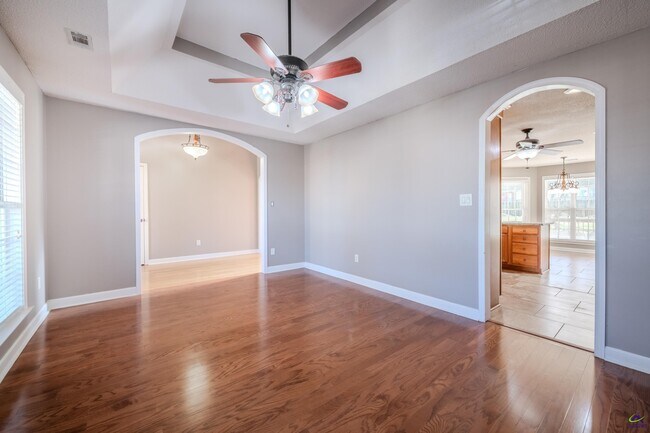 Building Photo - 611 Bay Laurel Cir