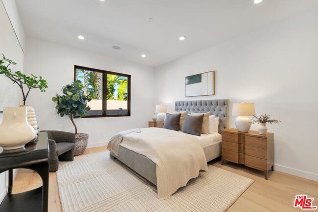 Building Photo - 3116 Elvido Dr