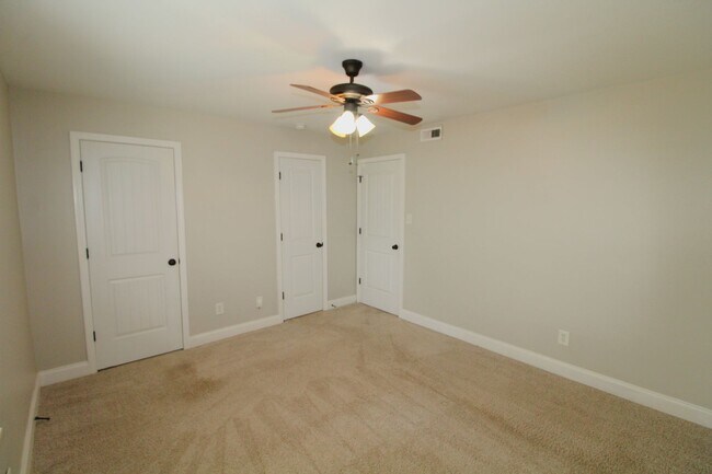 Building Photo - (Coming Soon) 2 Bedroom Condo on Park Road!