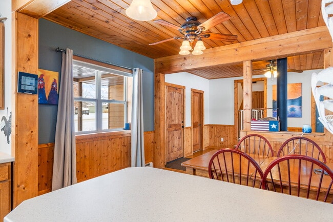 Building Photo - Spacious 4-Bedroom Home in the Heart of Sh...