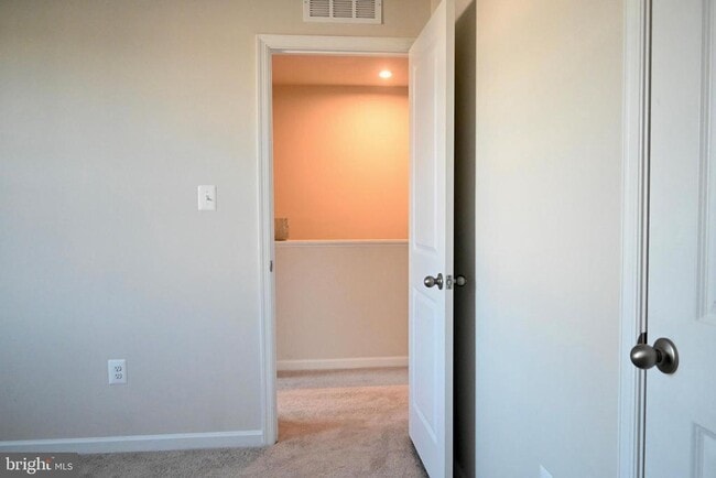 Building Photo - 110 Mariners Wy