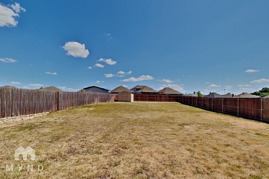 Building Photo - 529 Paloma St
