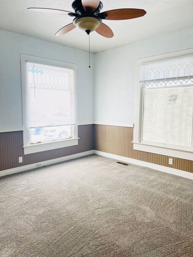 Building Photo - 4 bedroom, 2 Bath Duplex with 1 car detached garage Close to Downtown Greeley, CO