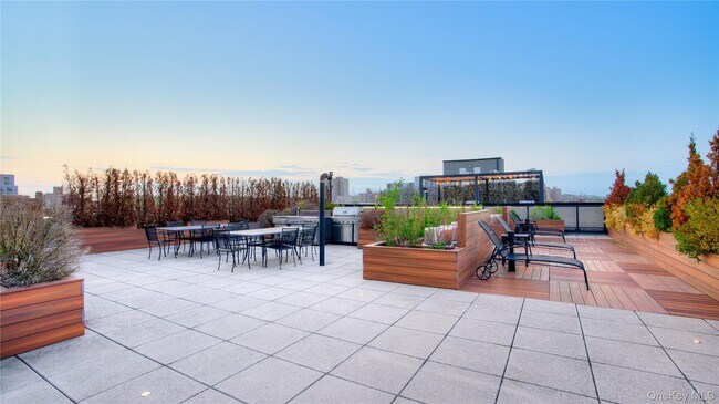 Building Photo - 2100 Bedford Ave
