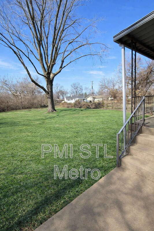 Building Photo - 10327 Renfrew Dr