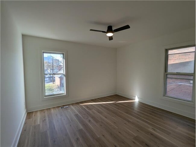 Building Photo - 619 Carpenter St