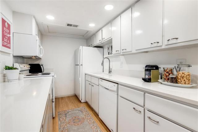 Building Photo - 4044 Buena Vista St