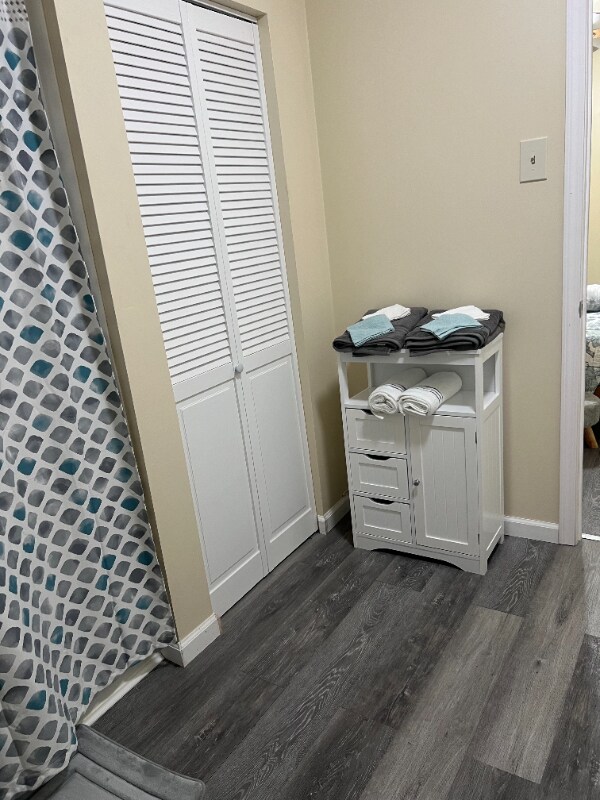 Building Photo - 2890 Parkwood Rd