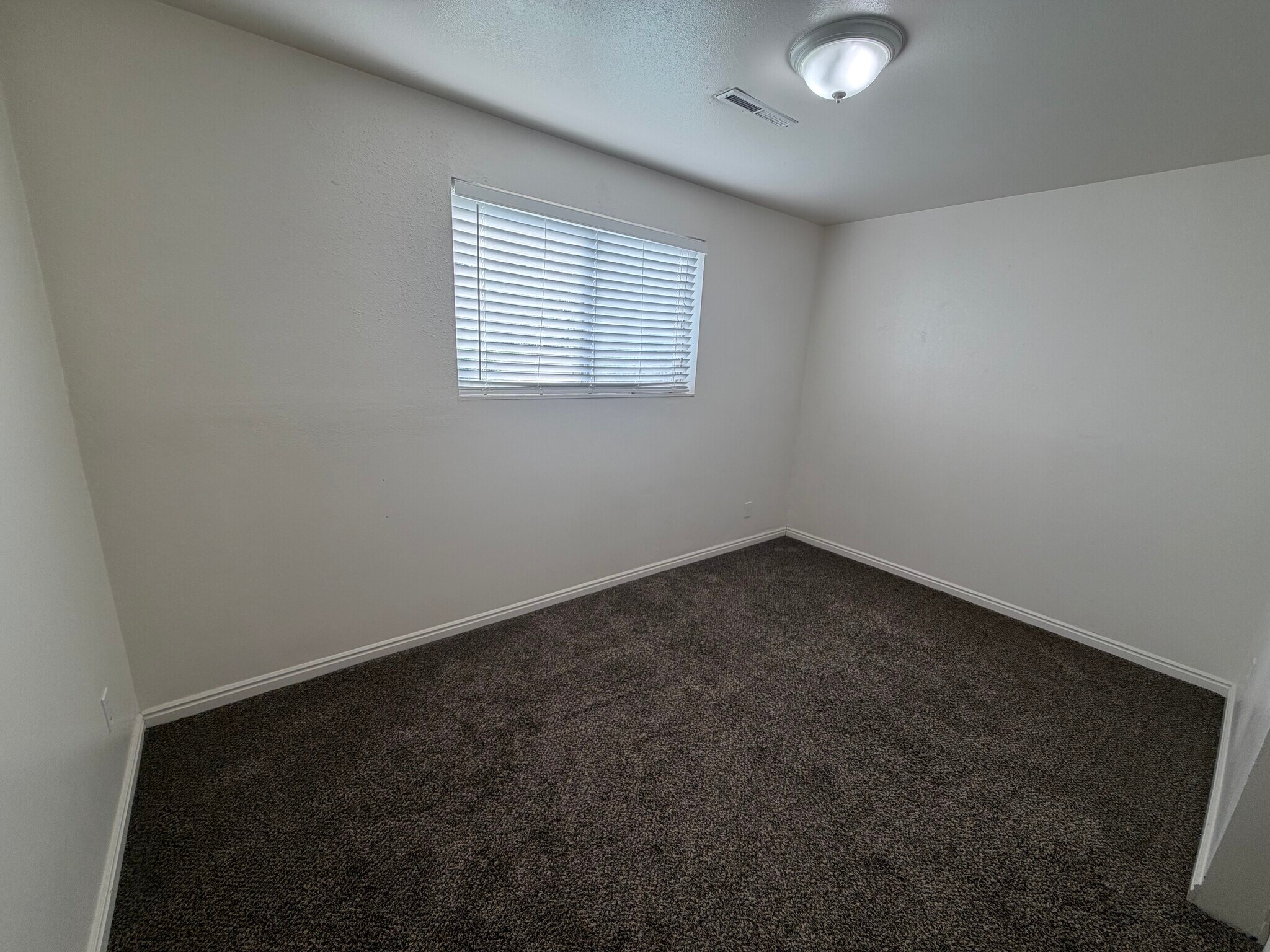 Building Photo - 1011 N 235 W