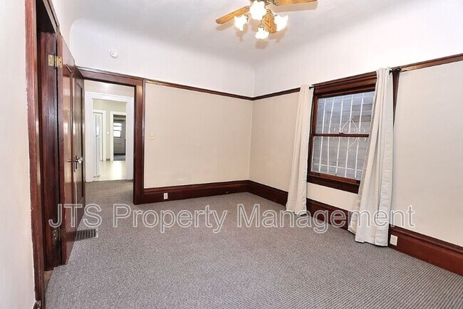 Building Photo - 1015 27th St