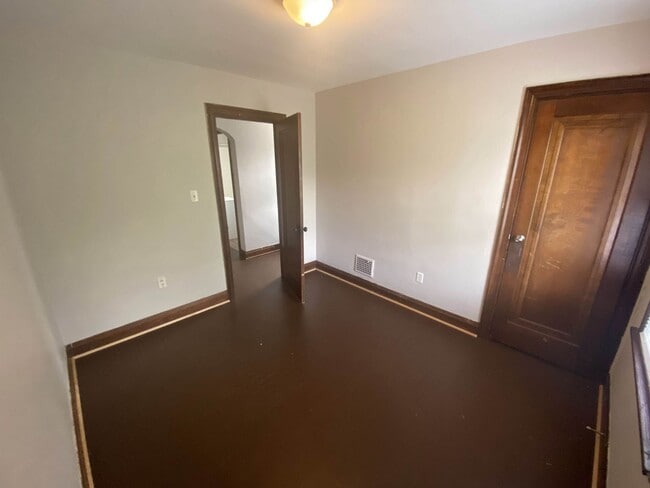 Building Photo - 500 W Parkwood-2125 Mayfair Rd