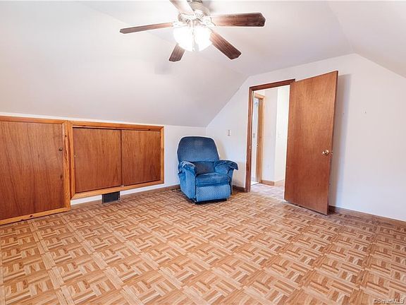 Building Photo - 4 Windsor Rd