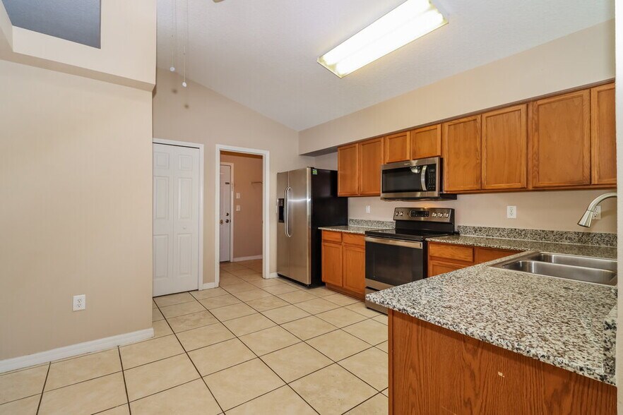 Building Photo - 12031 Butler Woods Cir