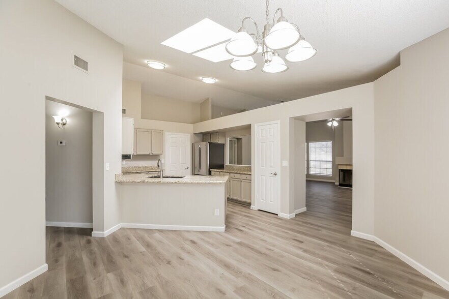 Building Photo - 2732 W Gila Ln