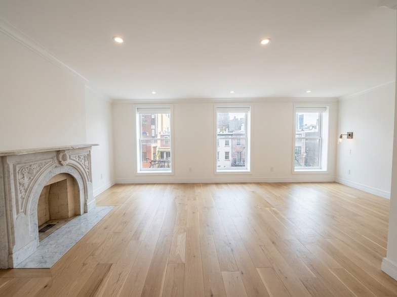 Building Photo - 139 Grand St