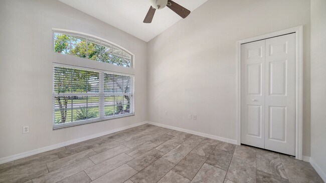 Building Photo - 4-Bedroom Home with Pool in Eastlake Commu...
