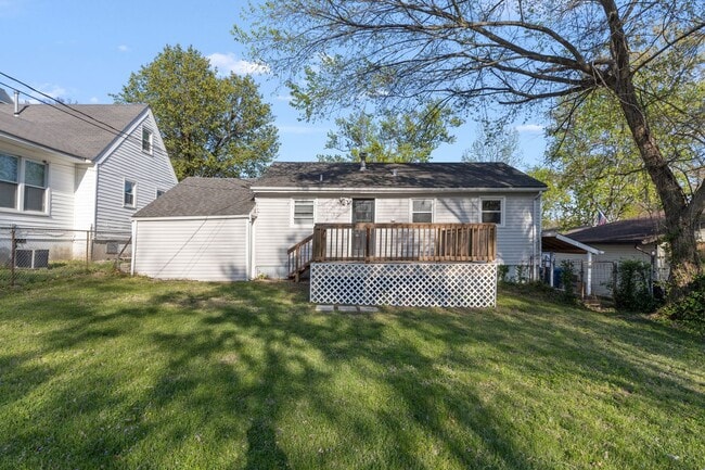 Building Photo - Charming Home with Great Layout in Sought-After Ballwin Neighborhood