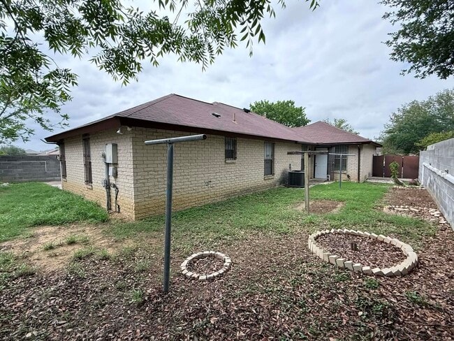 Building Photo - 1709 Kingwood Dr