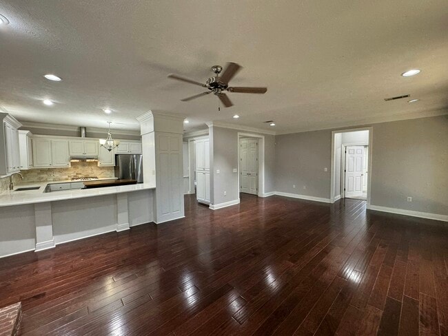 Building Photo - 301 Golden Pond Dr