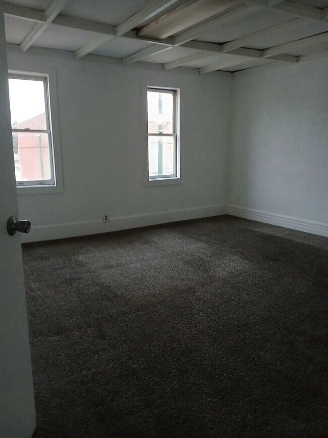 Building Photo - Spacious & Affordable Home In Lima!