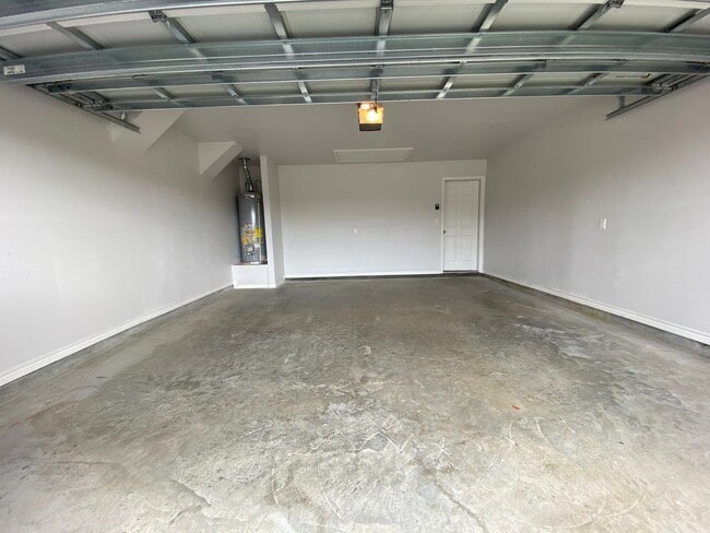 Building Photo - NEWER 4 BDRM HOME IN FLOUR BLUFF ISD!