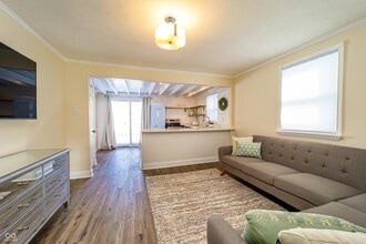 Building Photo - 388 W Pearl St