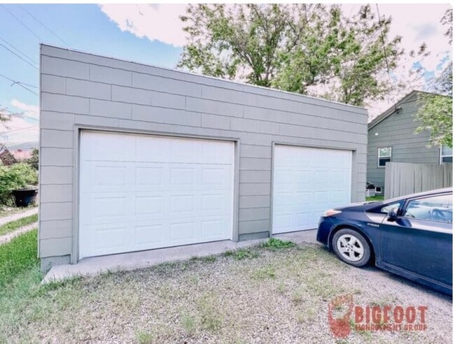 Building Photo - Hauser/Park Duplex