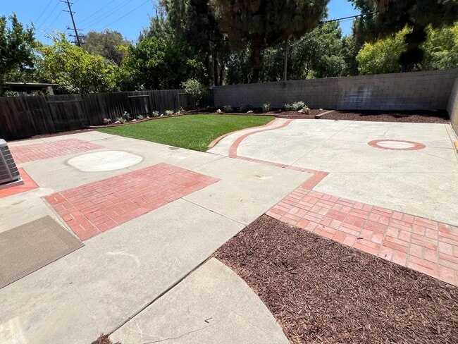Building Photo - Beautiful 3 Bed 2.5 Bath Anaheim Hills Home
