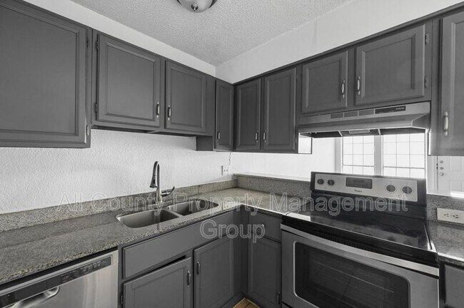 Building Photo - 4921 Miller Ave