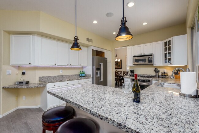 Building Photo - 6417 E Marilyn Rd