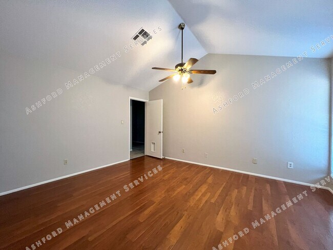 Building Photo - 3 BEDROOM 2 BATH IN HEART OF CHANDLER WITH...