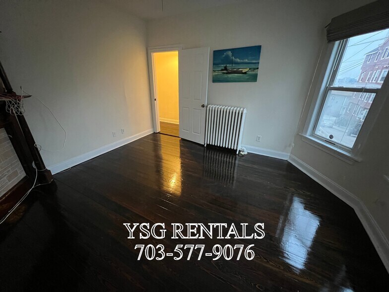 Building Photo - 9 Sunset St