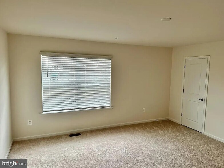 Building Photo - 209 Jenkins Way