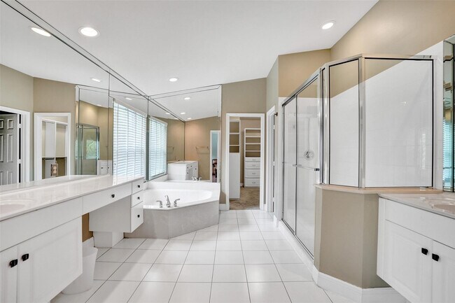 Building Photo - 10442 NW 60th Pl