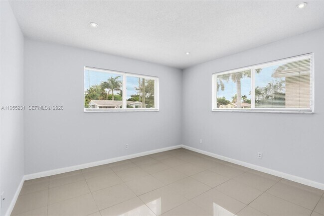 Building Photo - 808 NE 2nd St