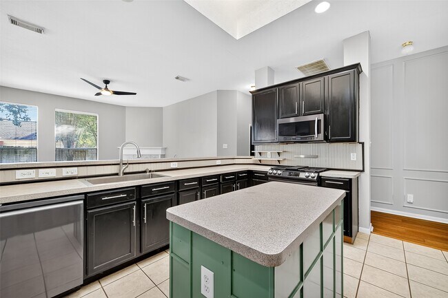 Building Photo - 16431 Red Crest Dr