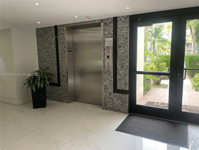 Building Photo - 16919 N Bay Rd