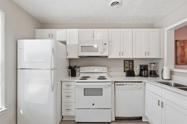 Building Photo - 1108 S Barnett Shoals Rd