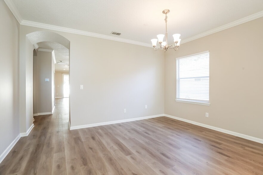 Building Photo - 3092 Litchfield Dr