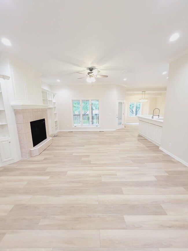 Building Photo - Lots Of New in Marlborough Manor w/ 3 Car Garage