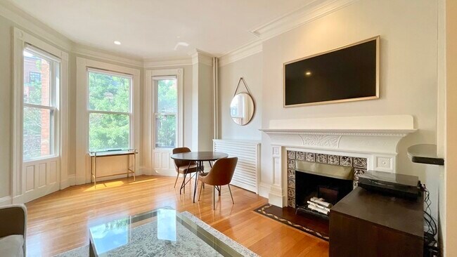 Building Photo - 190 Marlborough St